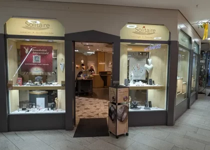 Ladenfront von Juwelier & Goldschmied Solitaire Lechler im Herzen der Freiburger Schwarzwaldcity